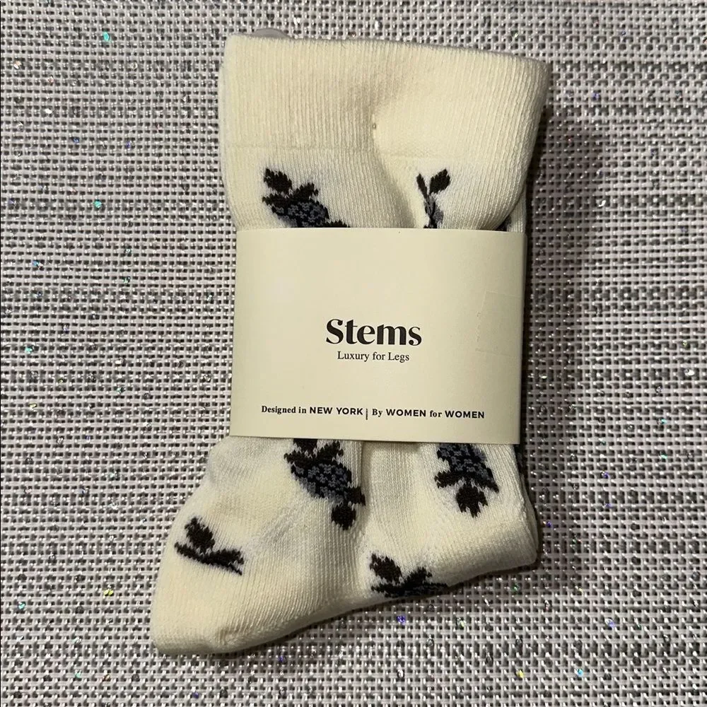 Stems Ivory Black Melody Flower Print Cotton Blend Stretch Knit Crew Socks